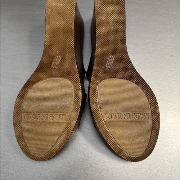 Italian Shoemakers Black and Brown Sandals - Picture 6 of 6